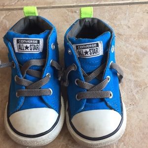 Toddler size 6 Converse